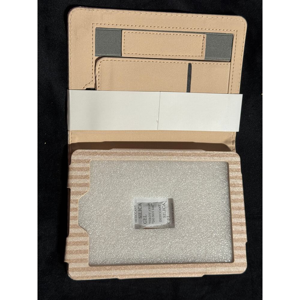 Elyse Breanne Paperwhite 10 Kindle Case Beige Stripe NEW - Picture 2 of 3